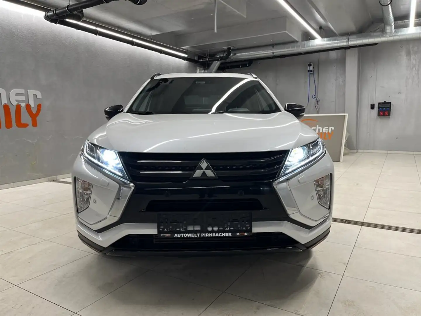 Mitsubishi Eclipse Cross 2,2 DI-D AT 4WD Intense+BlackLine 20 Weiß - 2