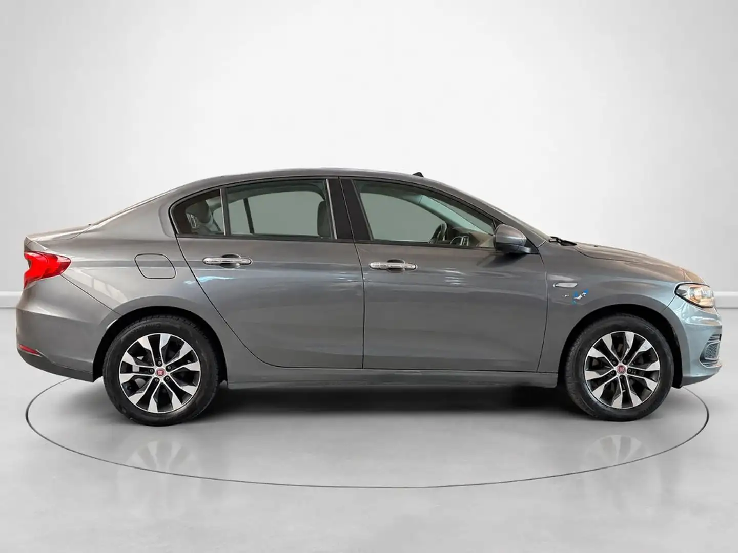 Fiat Tipo Sedán 1.3 Multijet II Lounge Gris - 2