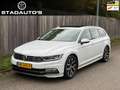 Volkswagen Passat Variant 1.6 TDI DSG R-Line PANO|CARPLAY|NAP! Wit - thumbnail 1