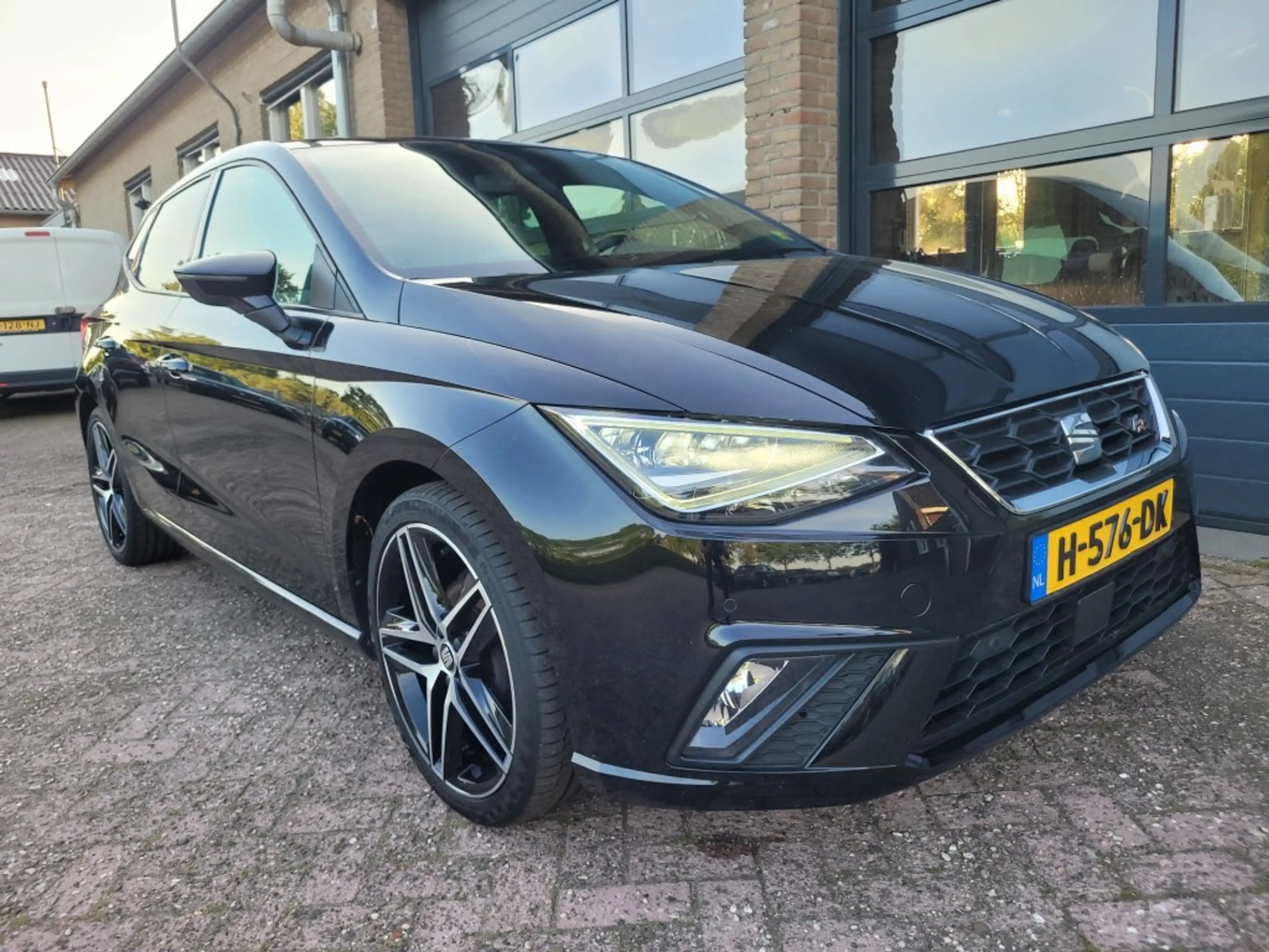 SEAT Ibiza 1.0TSI FR Buiness Intense carplay, led verl, 18 in — photo 11