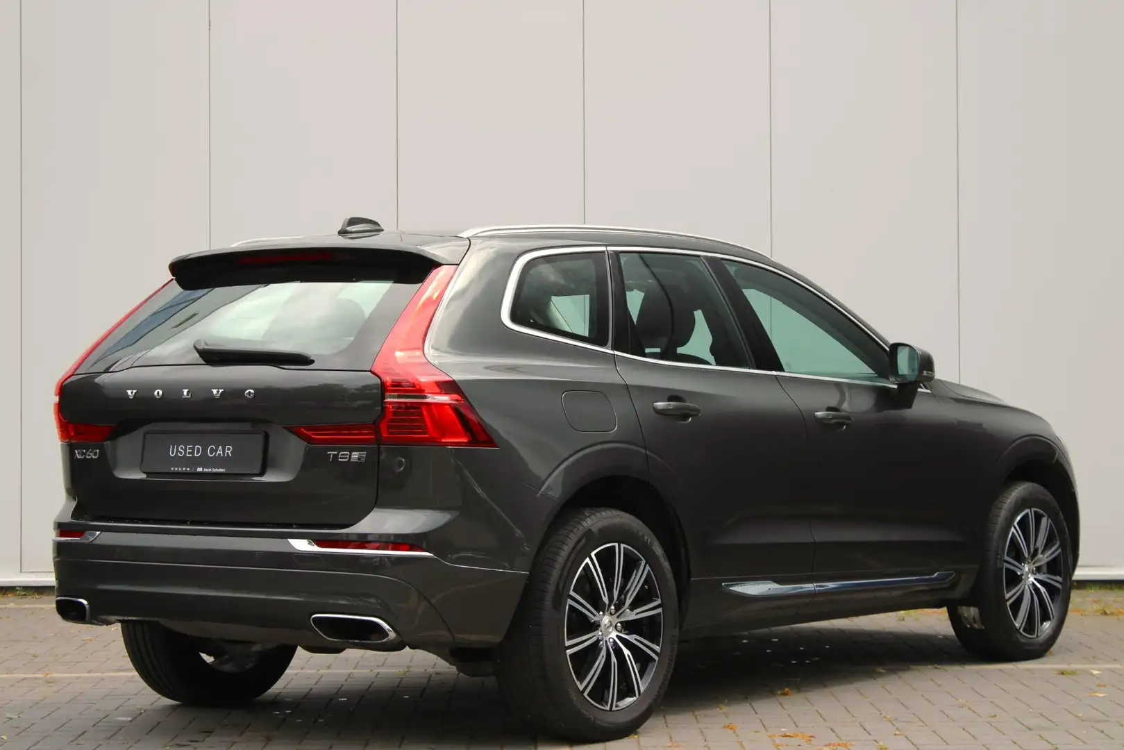 Volvo XC60 T8 390PK Plug-in Hybrid AWD Inscription | Luchtver Grijs - 2