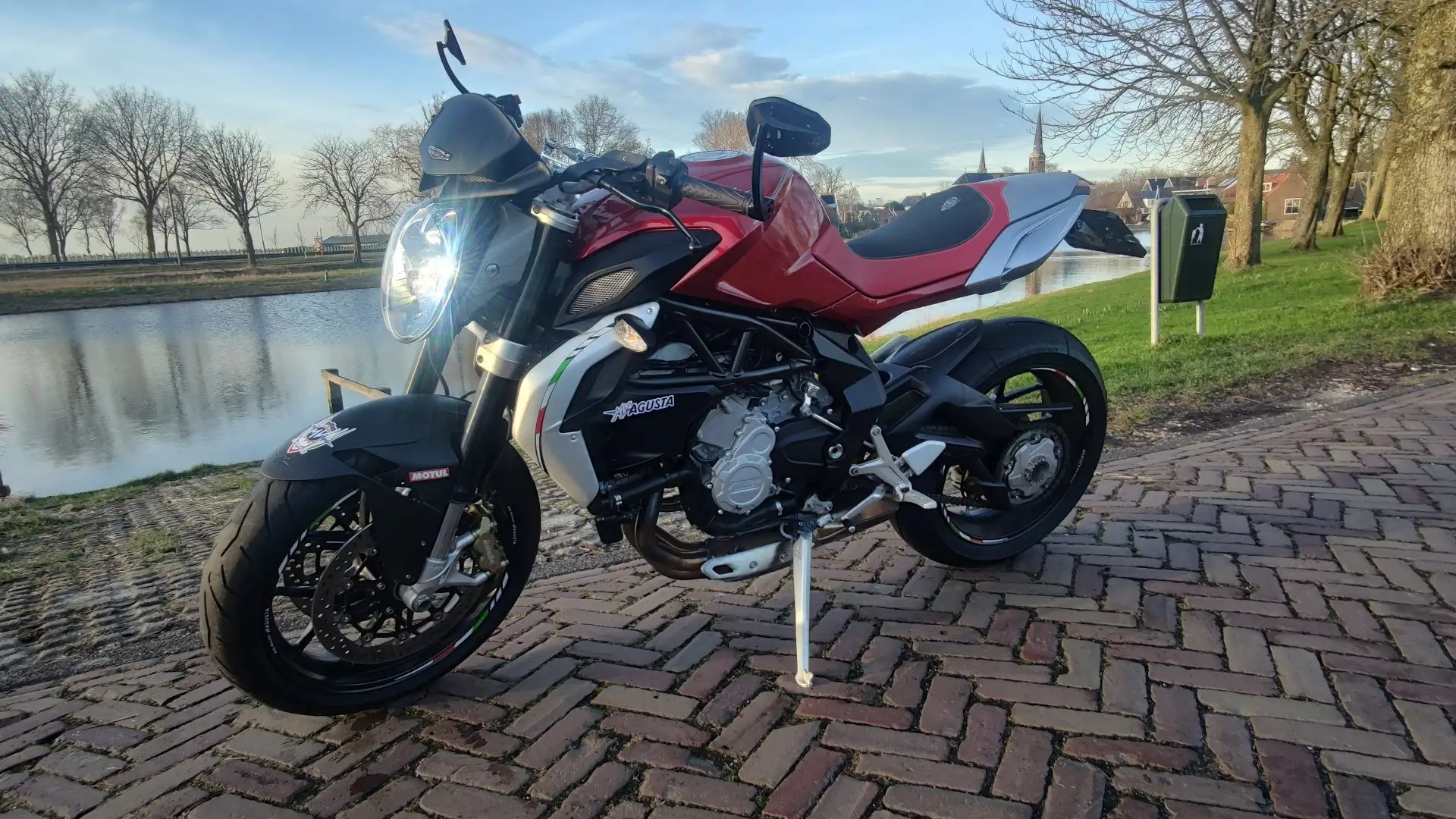MV Agusta Brutale 800 Trepistoni Rouge - 2