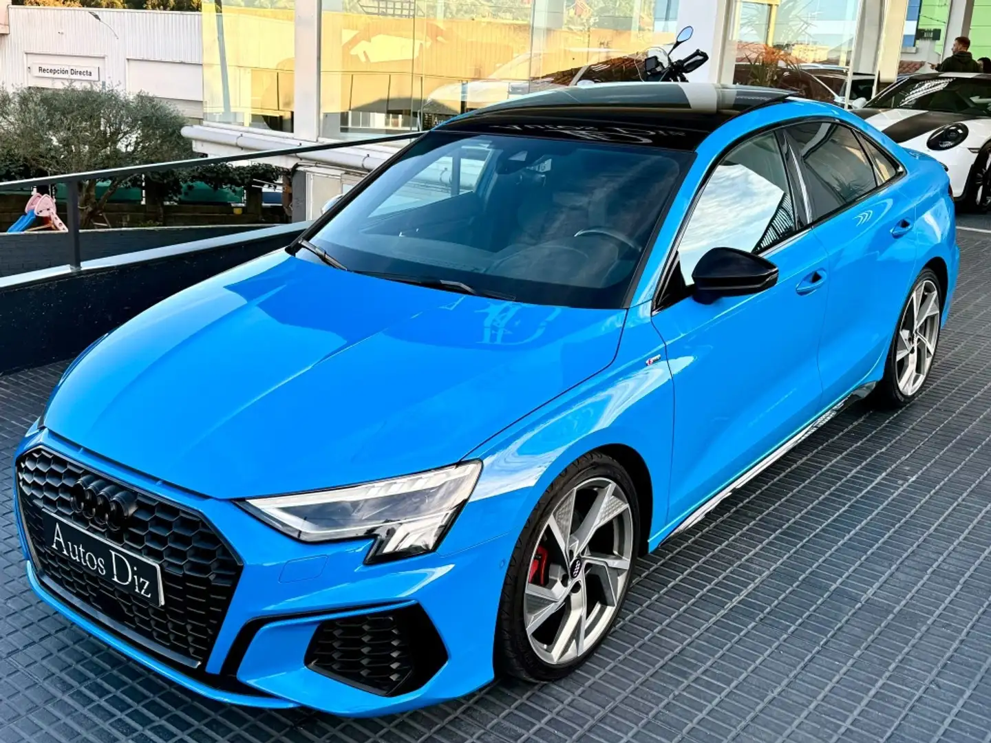 Audi A3 Sedán 35TDI Black line S tronic Bleu - 2