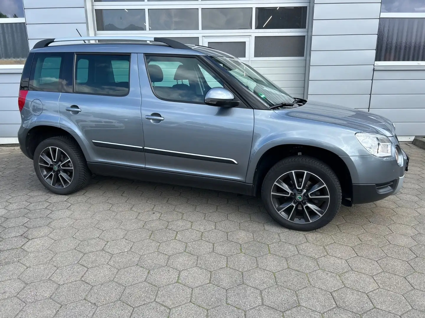 Skoda Yeti Ambition Automatik Gris - 2