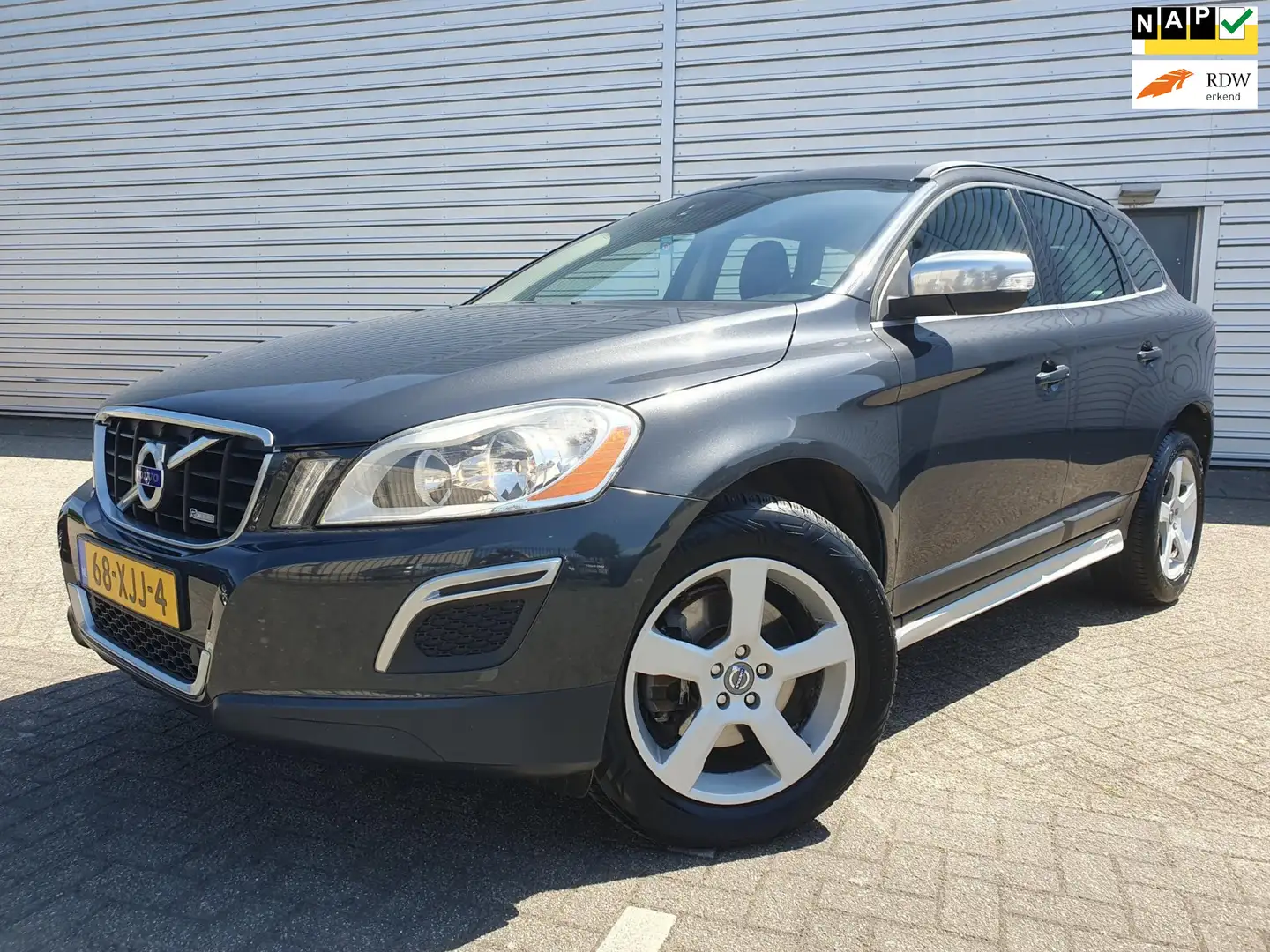 Volvo XC60 2.0 T5 R-Design Navi/Clima/Cruise Grijs - 1
