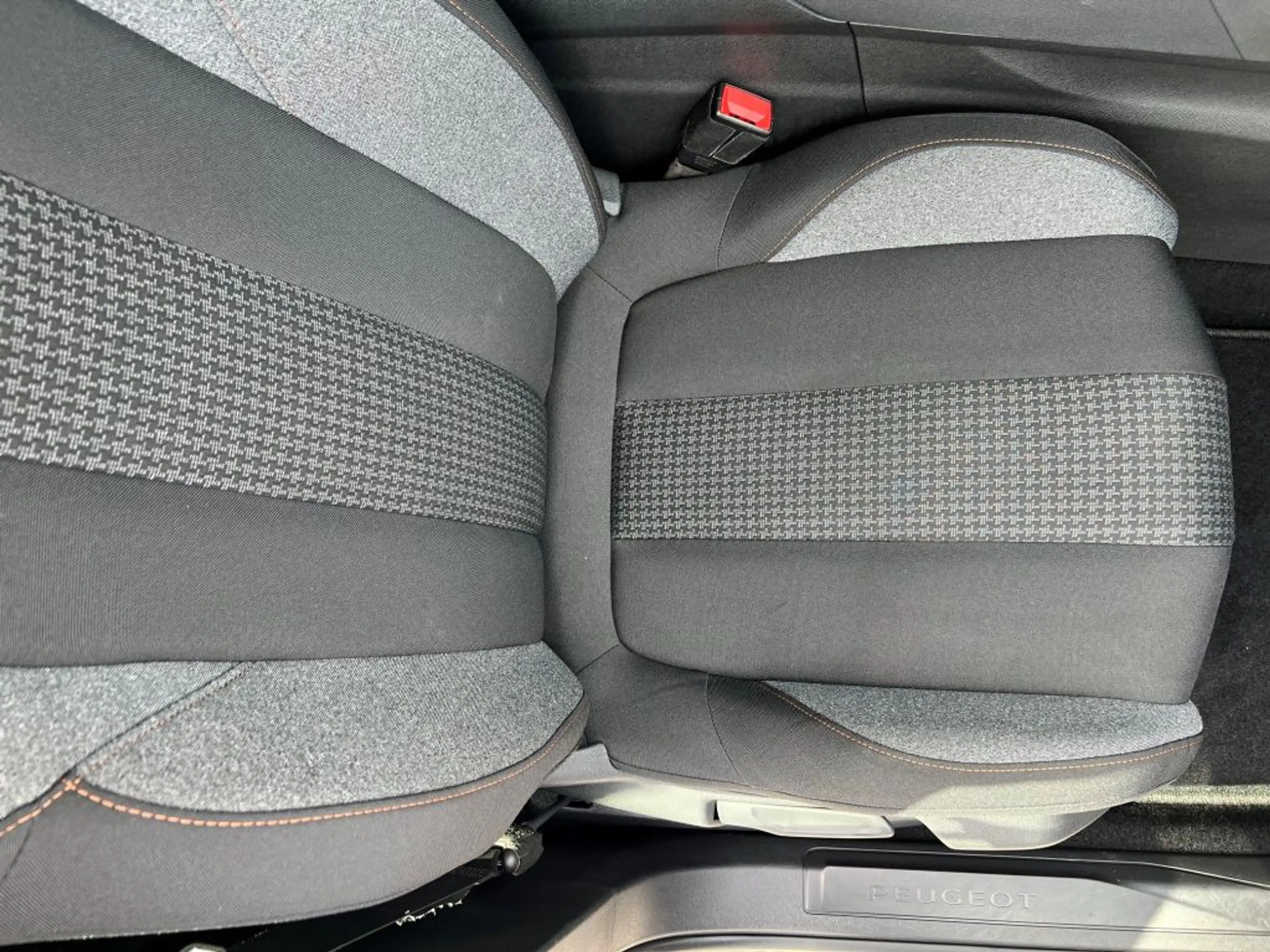 Peugeot 5008 BlueHDi 130 Active Pack — photo 10