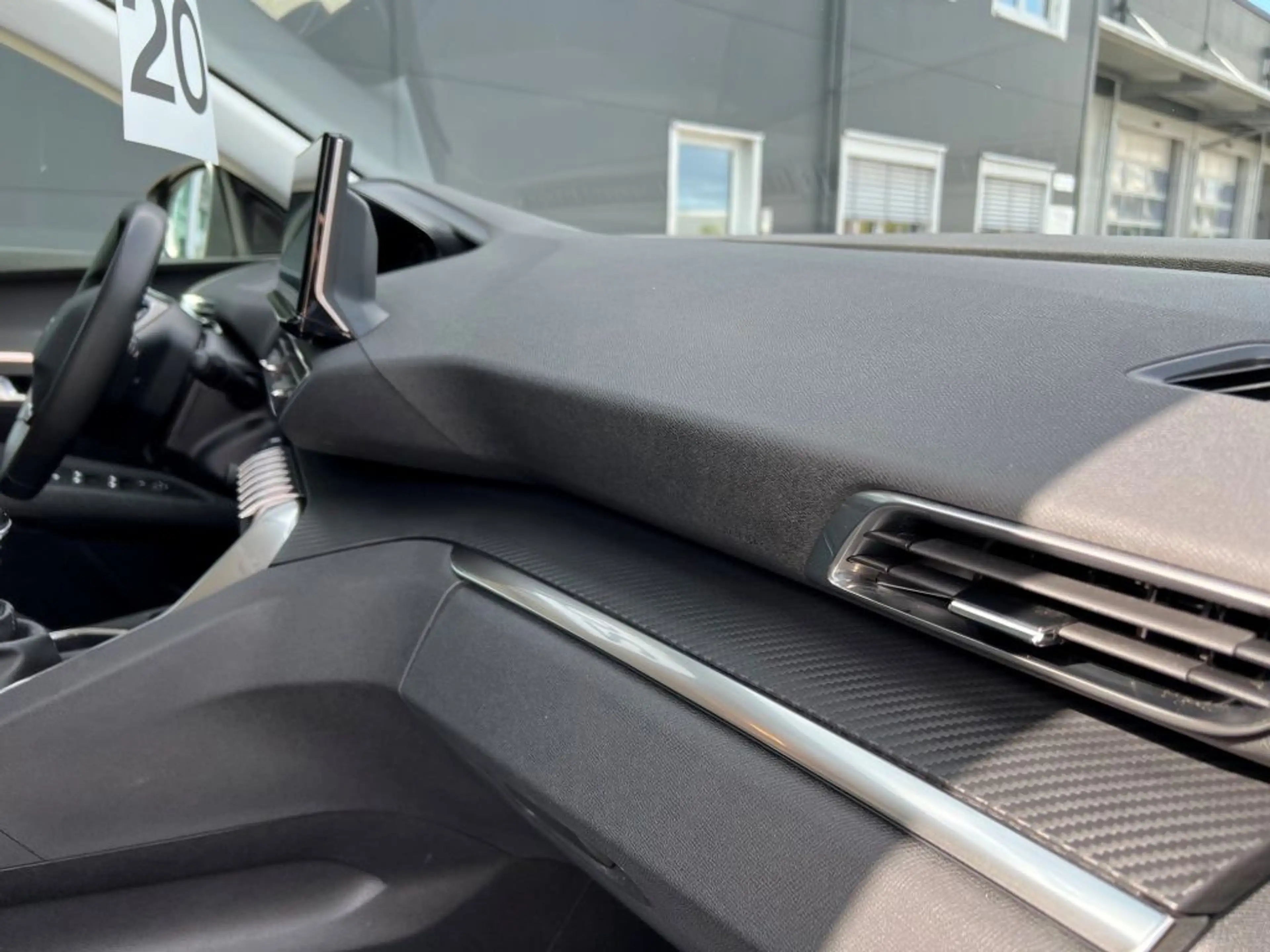 Peugeot 5008 BlueHDi 130 Active Pack — photo 11