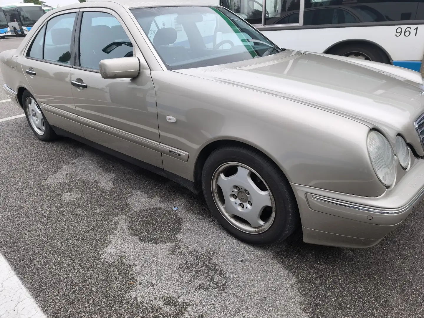 Mercedes-Benz E 200 k Avantgarde - 2