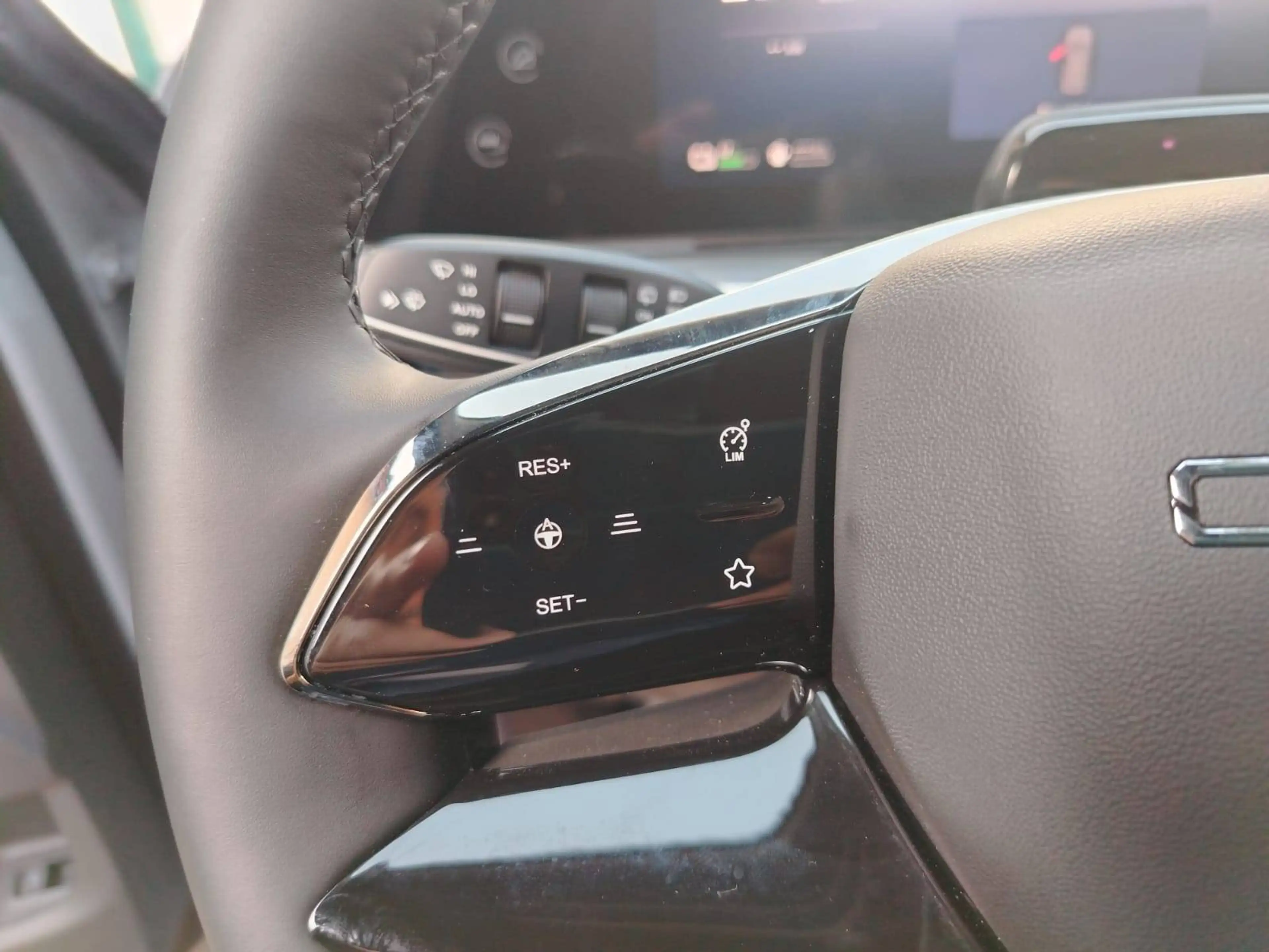 Omoda 9 1.5 PHEV Premium Line — photo 11