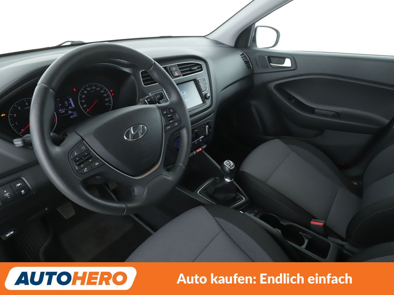 Hyundai i20 1.2 Go *NAV*TEMPO*PDC*SHZ*KLIMA* — photo 11