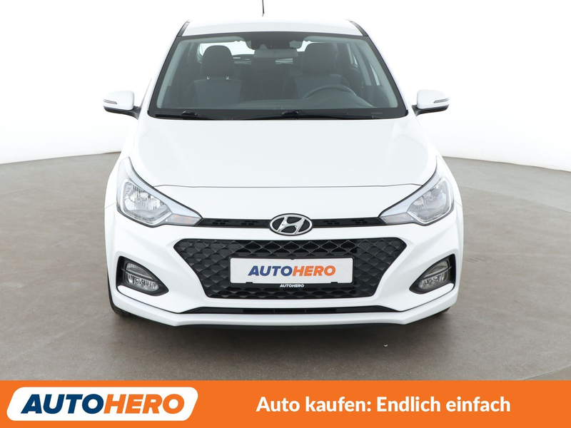 Hyundai i20 1.2 Go *NAV*TEMPO*PDC*SHZ*KLIMA* — photo 9