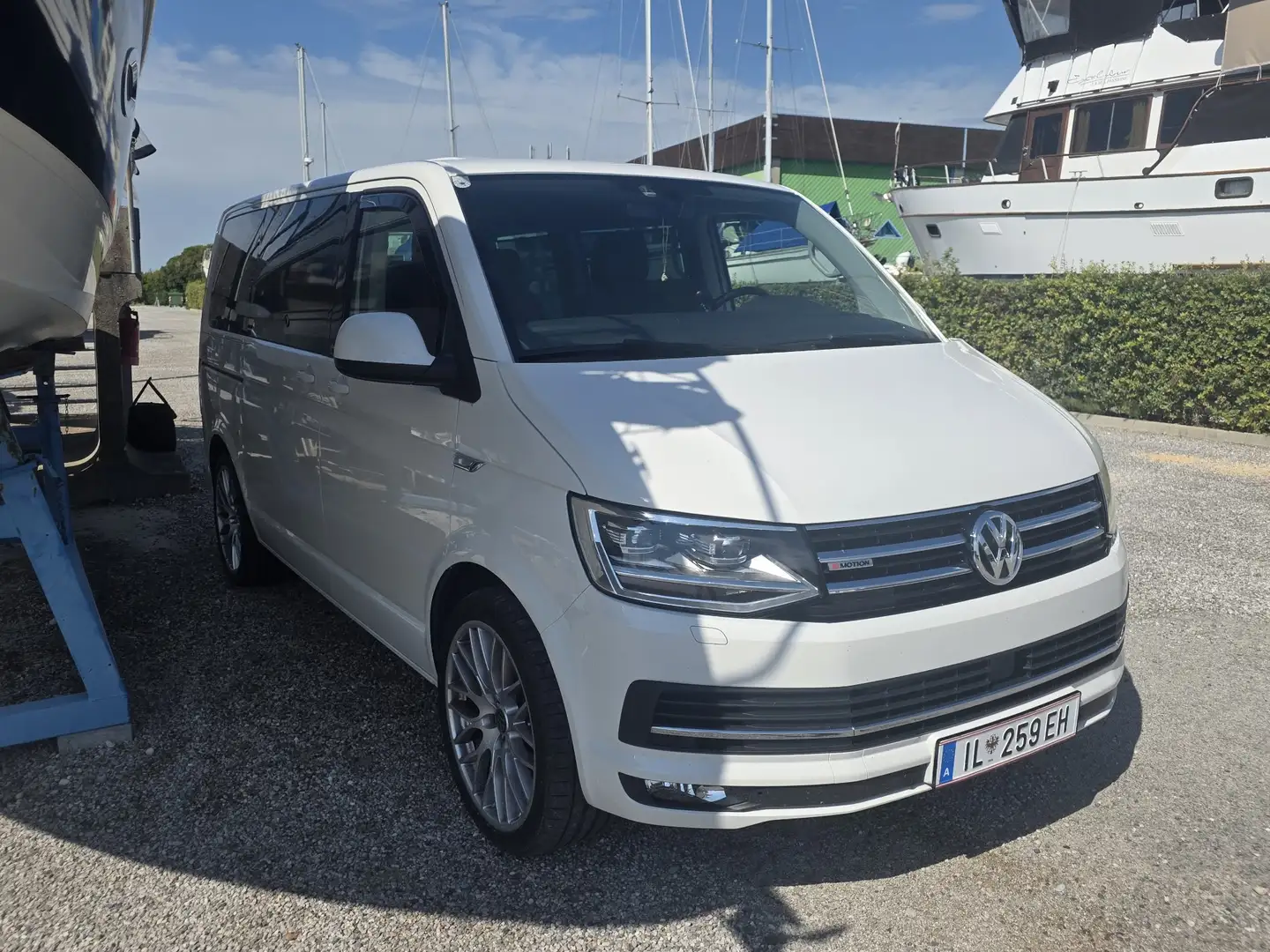 Volkswagen T6 Multivan Highline 2,0 TDI 4Motion BMT DSG *Standheizung* - 1