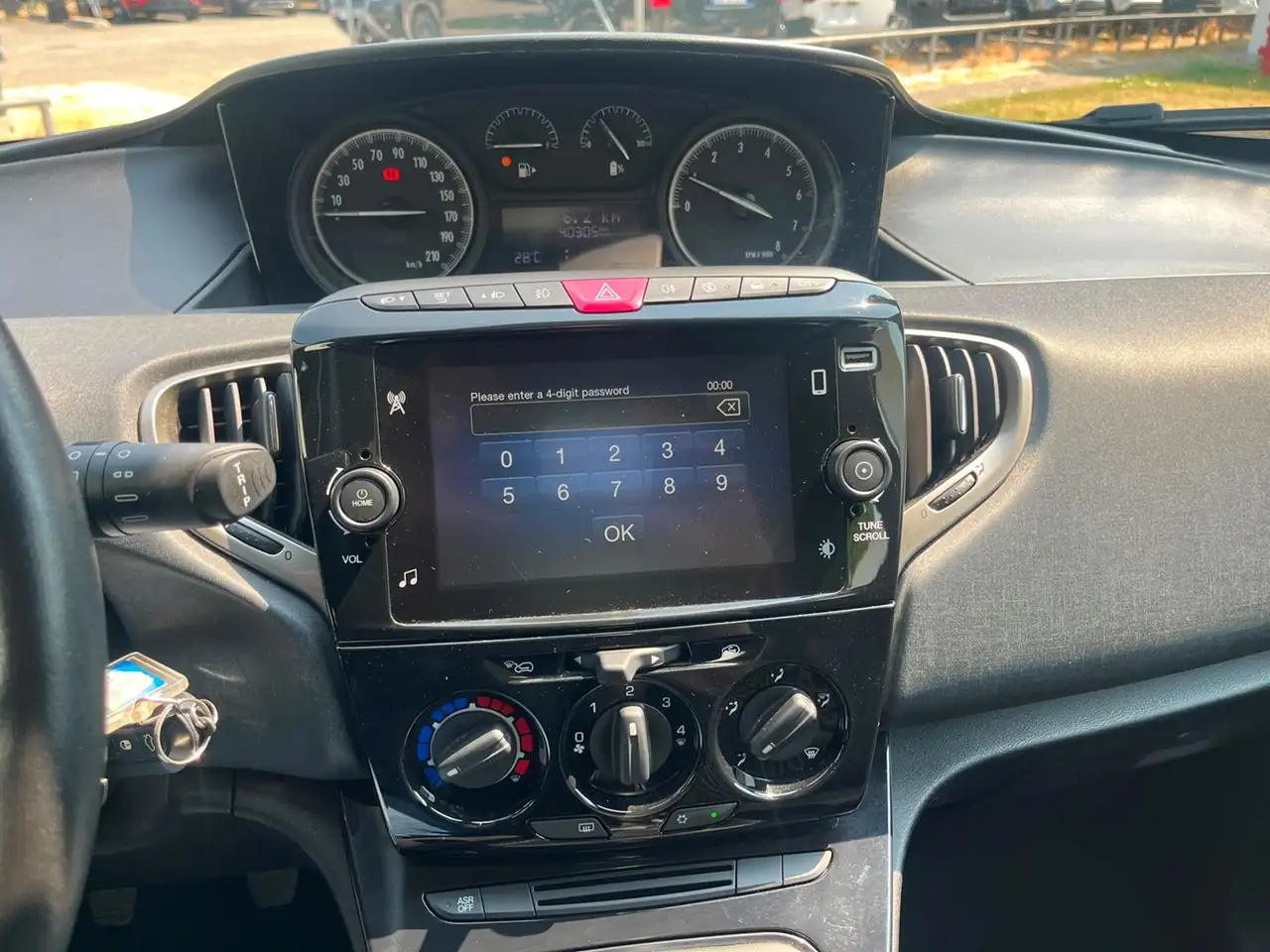 Lancia Ypsilon 2023 — фото 17