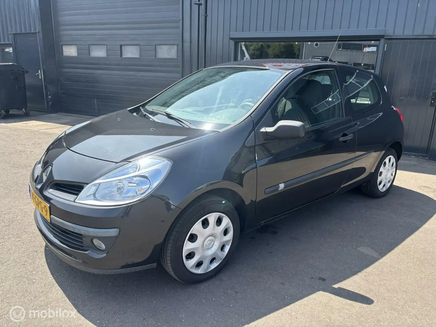 Renault Clio 1.2-16V Authentique lees tekst! Zwart - 2