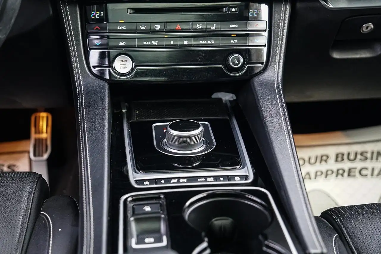 Jaguar F-Pace снимка Jaguar F-Pace