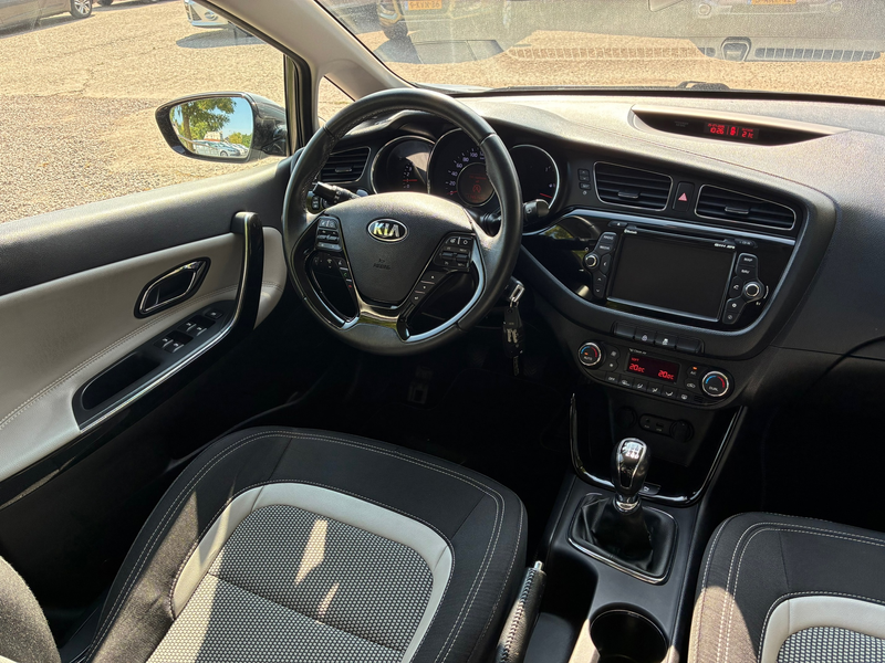 Kia Ceed SW / cee'd SW Sportswagon 1.6 GDI BusinessLine | Dealer Ondh. + — photo 3