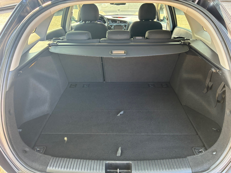 Kia Ceed SW / cee'd SW Sportswagon 1.6 GDI BusinessLine | Dealer Ondh. + — photo 9