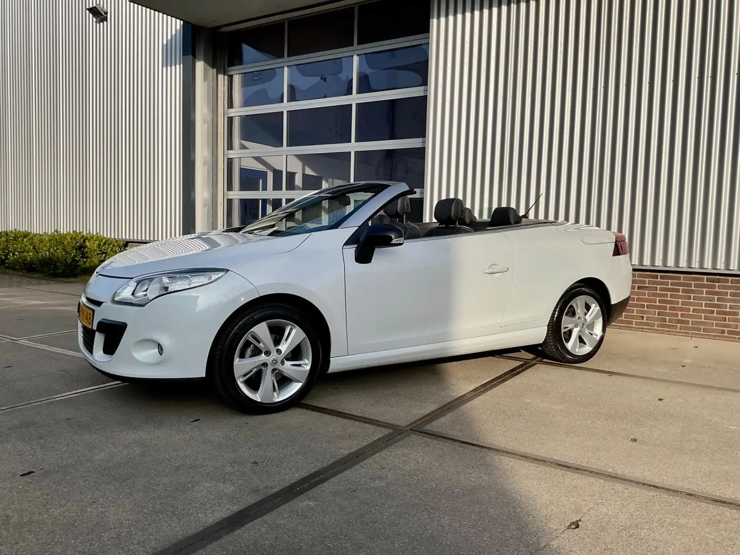 Renault Megane Coupé-Cabriolet 130pk TCE Privilège Weiß - 2