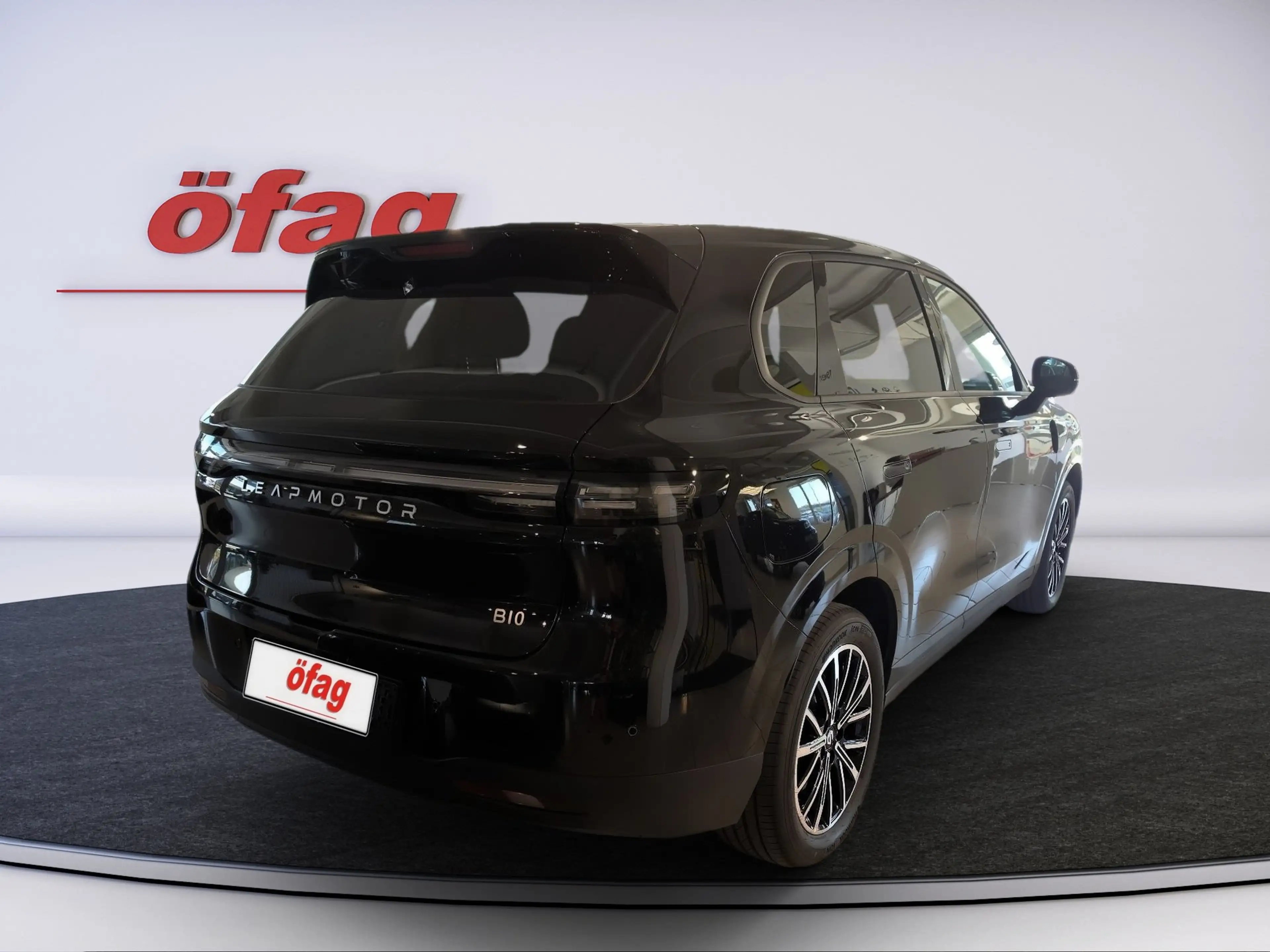 Leapmotor B10 67,1 kWh Design Pro Max ACC+LED+Navi+Pano+SD — photo 5