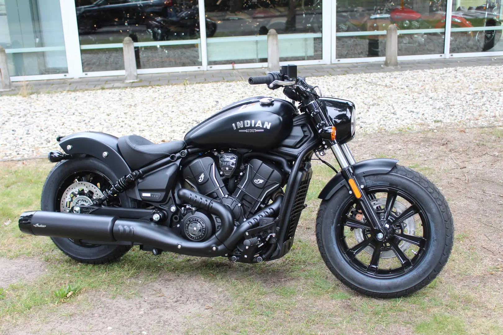 Indian Scout Scout Bobber Dark-Horse Limited + Tech Zwart - 1