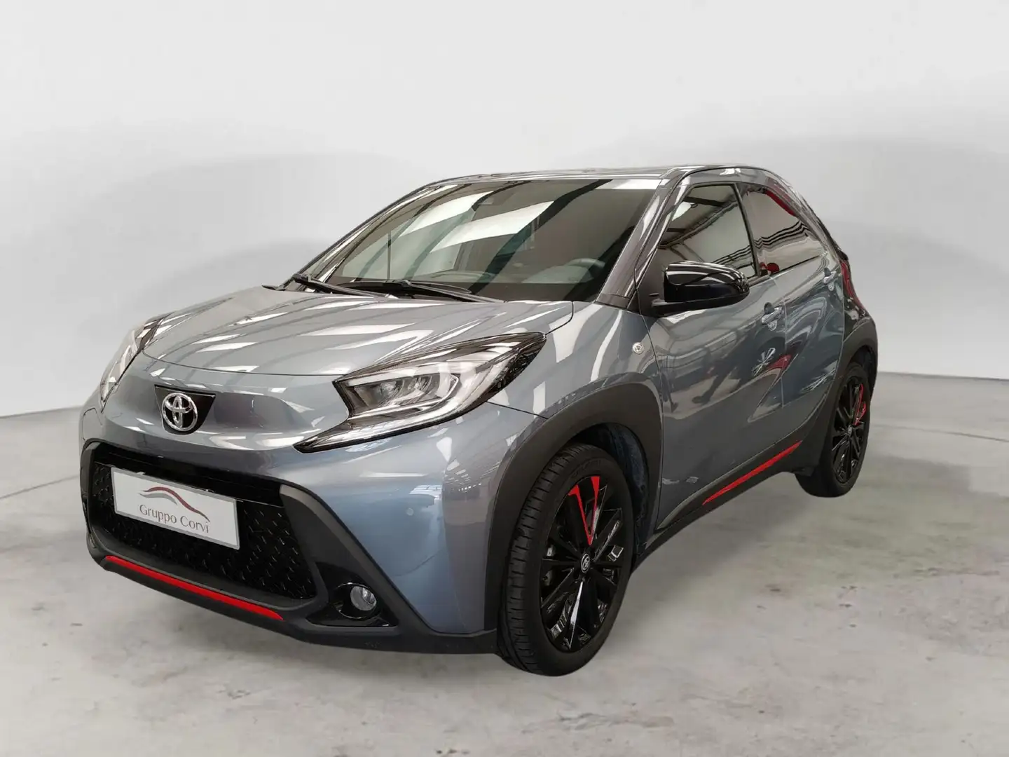 Toyota Aygo X 1.0 VVT-i 72 CV 5p. Undercover Grau - 1