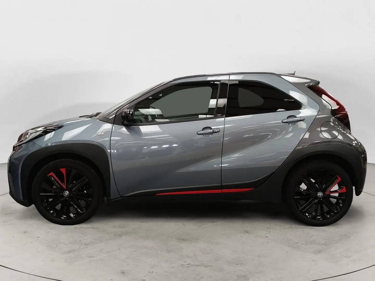 Toyota Aygo X 1.0 VVT-i 72 CV 5p. Undercover Grau - 2