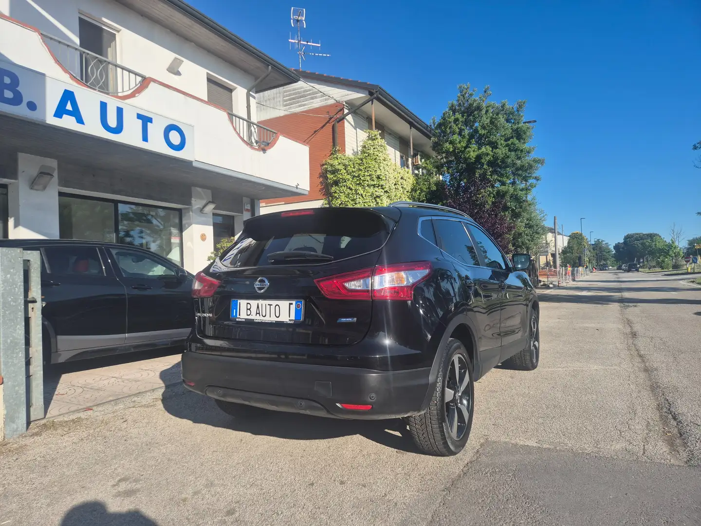 Nissan Qashqai Qashqai 1.5 dci Tekna 110cv Zwart - 2