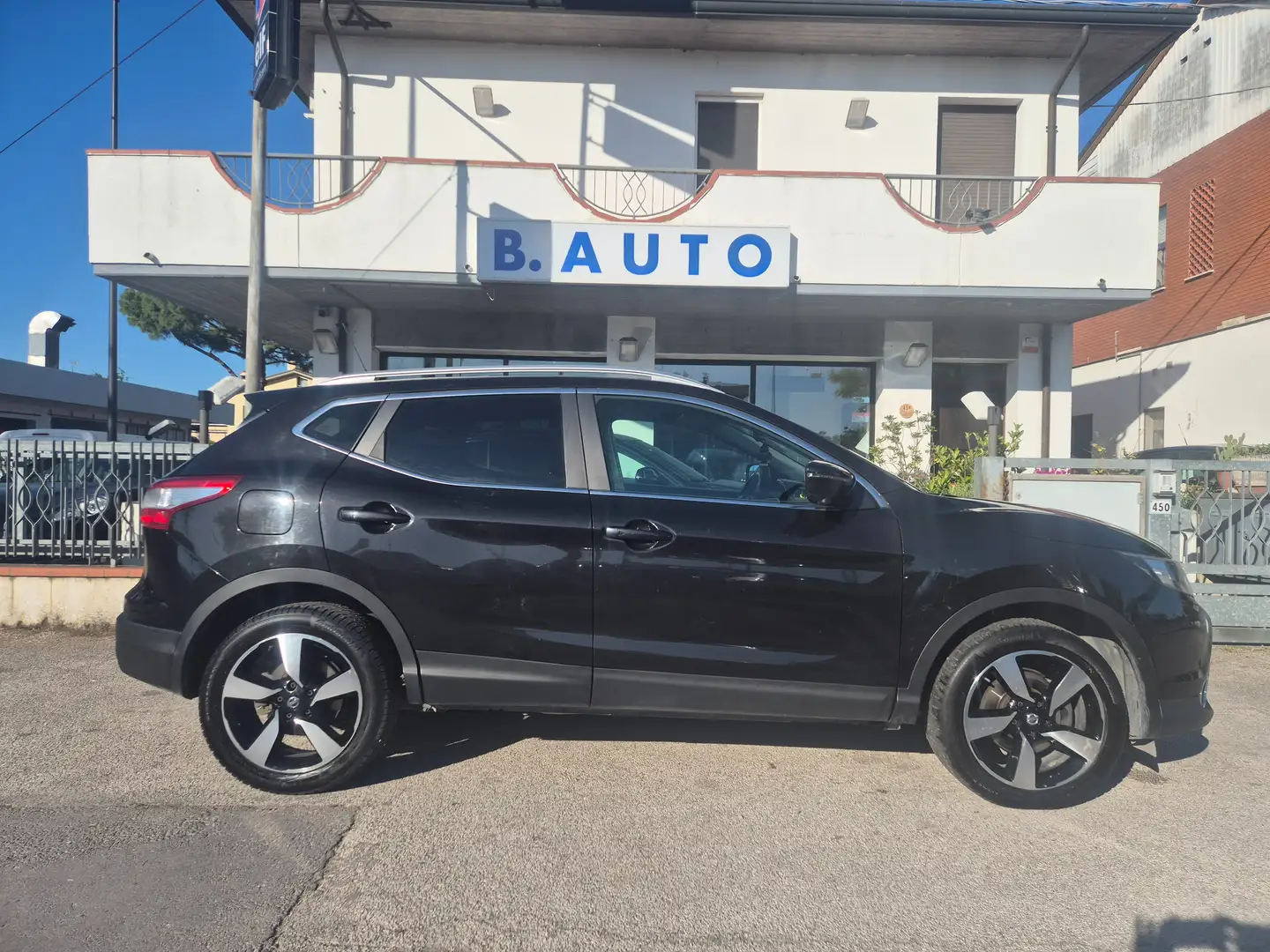 Nissan Qashqai Qashqai 1.5 dci Tekna 110cv Zwart - 1
