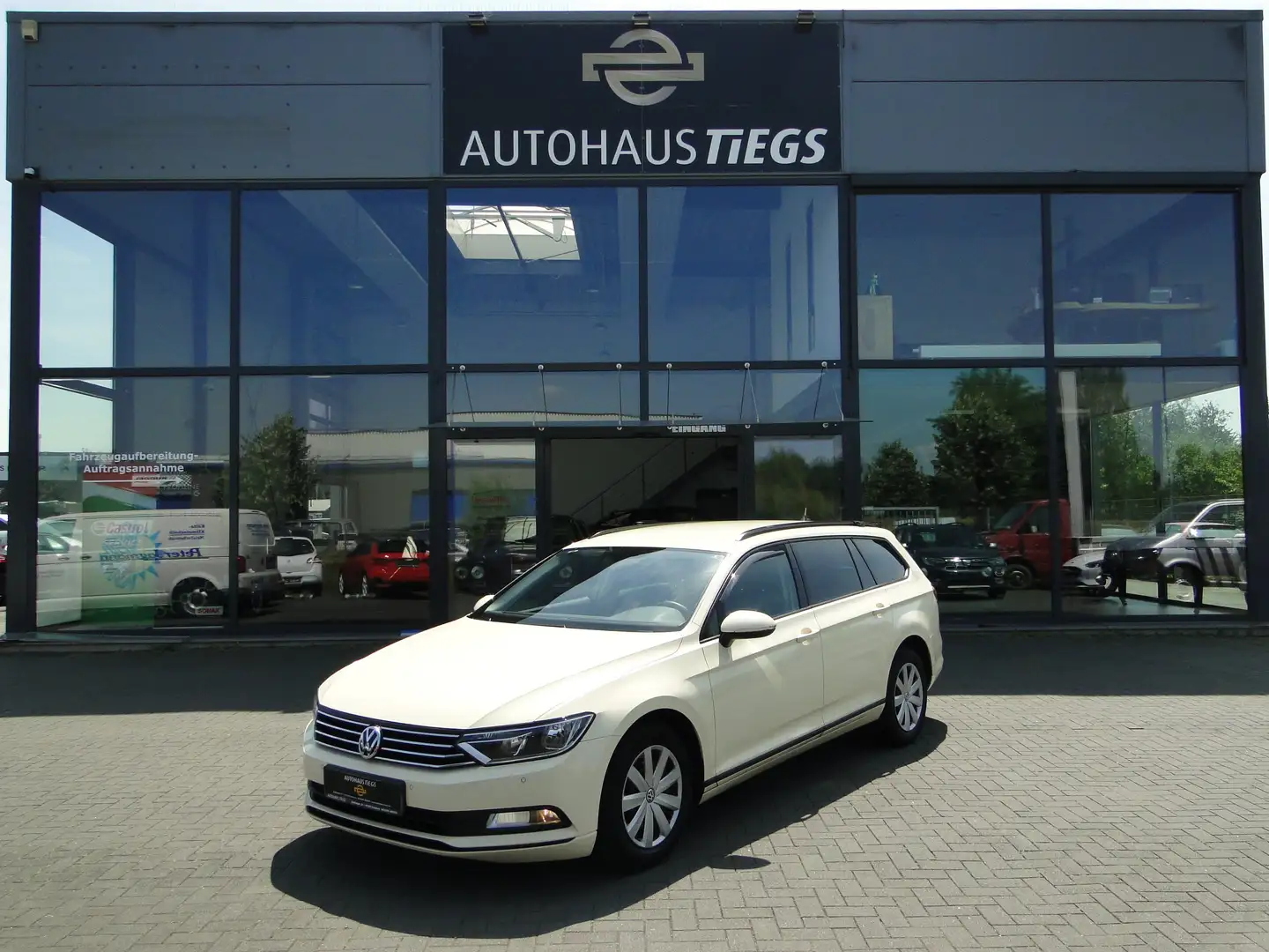 Volkswagen Passat Variant Passat 2.0TDI Variant TAXI 1.HAND NAVI LEDER PDC Beige - 1