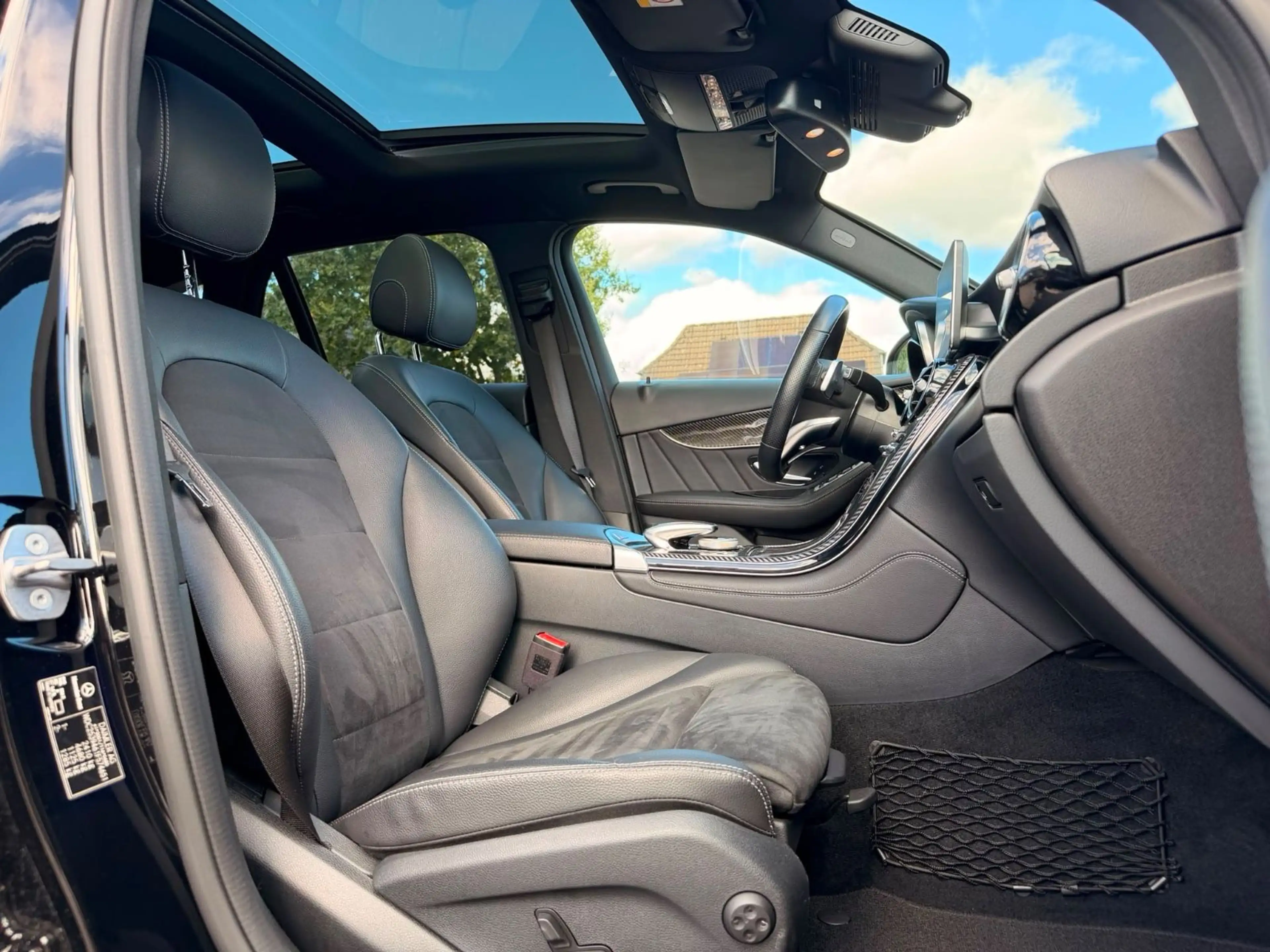 Mercedes-Benz GLC 250 4Matic AMG Line DISTRONIC+ PANO 360° AHK — photo 14