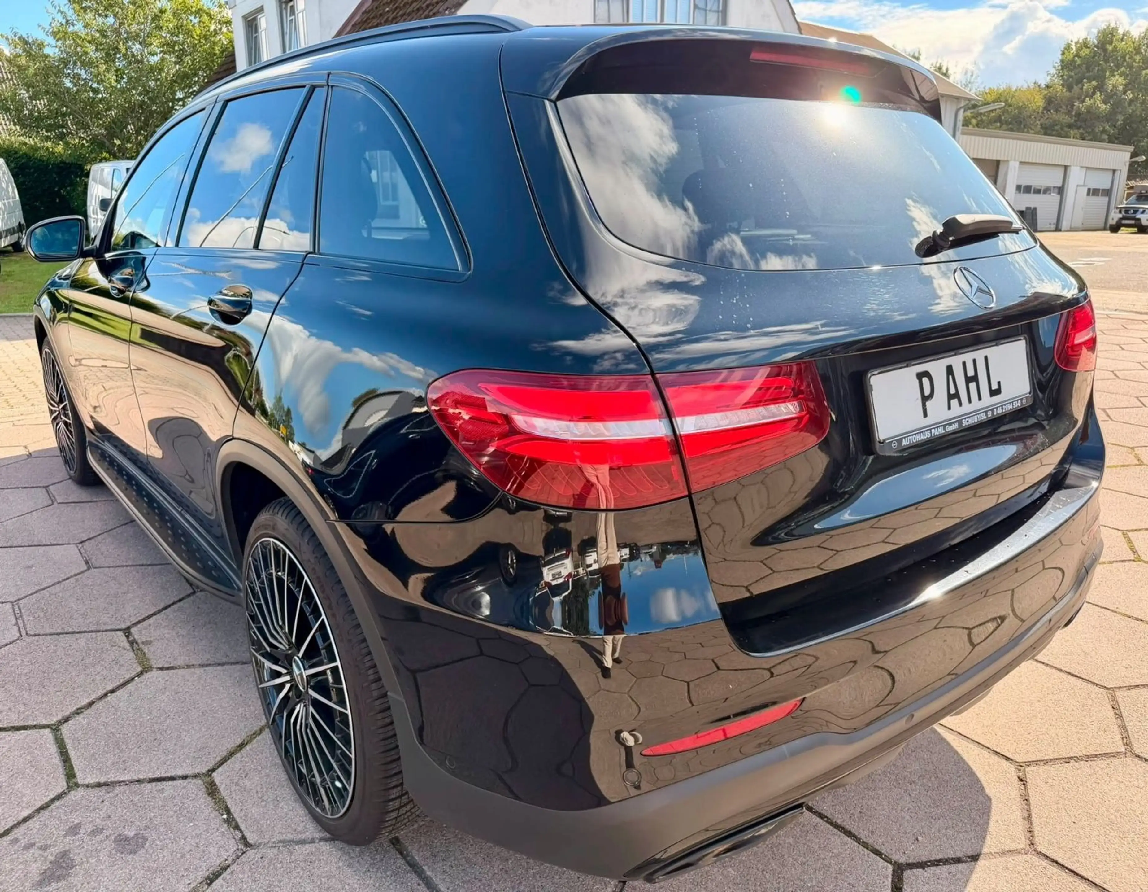 Mercedes-Benz GLC 250 4Matic AMG Line DISTRONIC+ PANO 360° AHK — photo 9