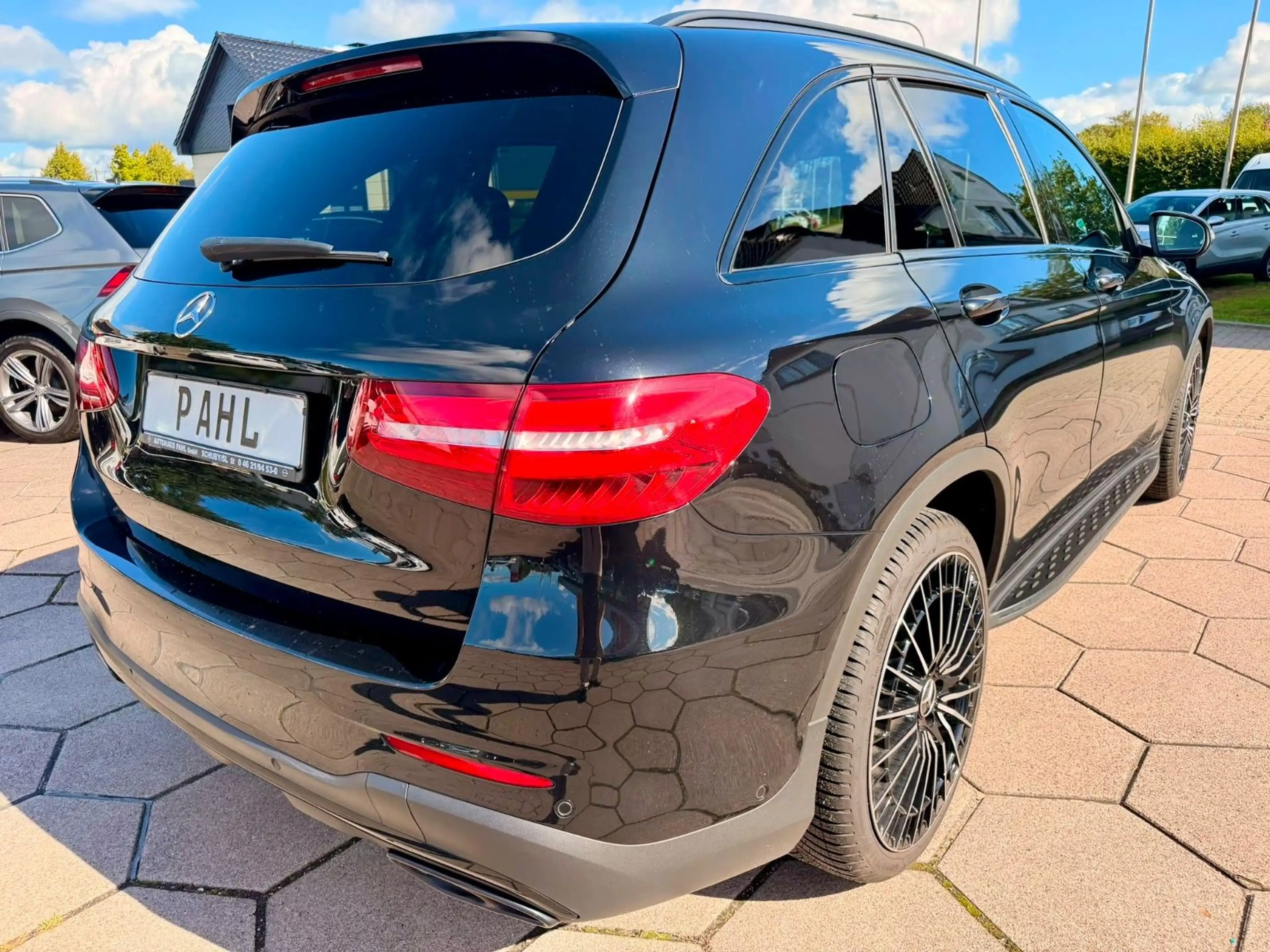 Mercedes-Benz GLC 250 4Matic AMG Line DISTRONIC+ PANO 360° AHK — photo 5