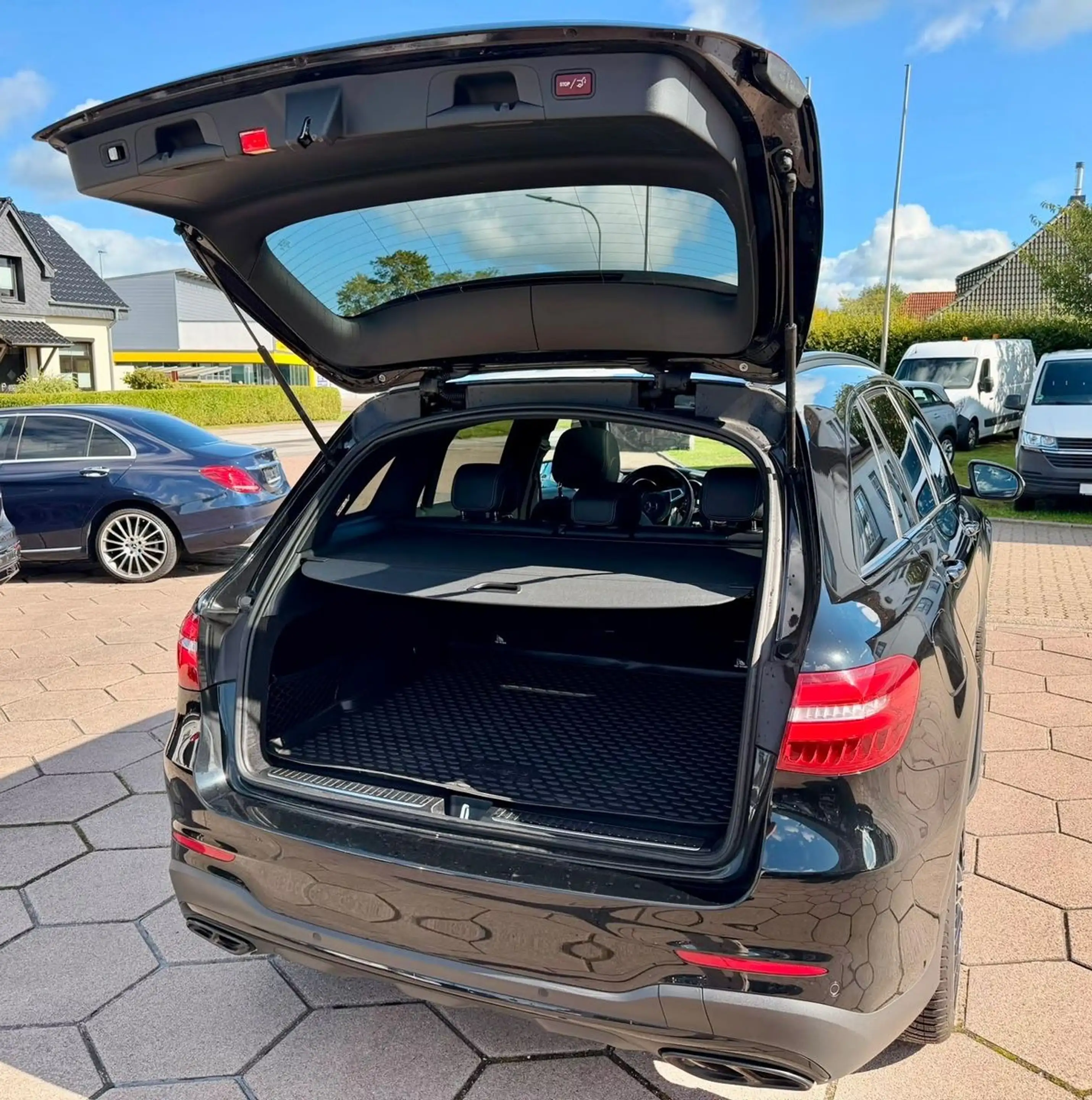 Mercedes-Benz GLC 250 4Matic AMG Line DISTRONIC+ PANO 360° AHK — photo 7