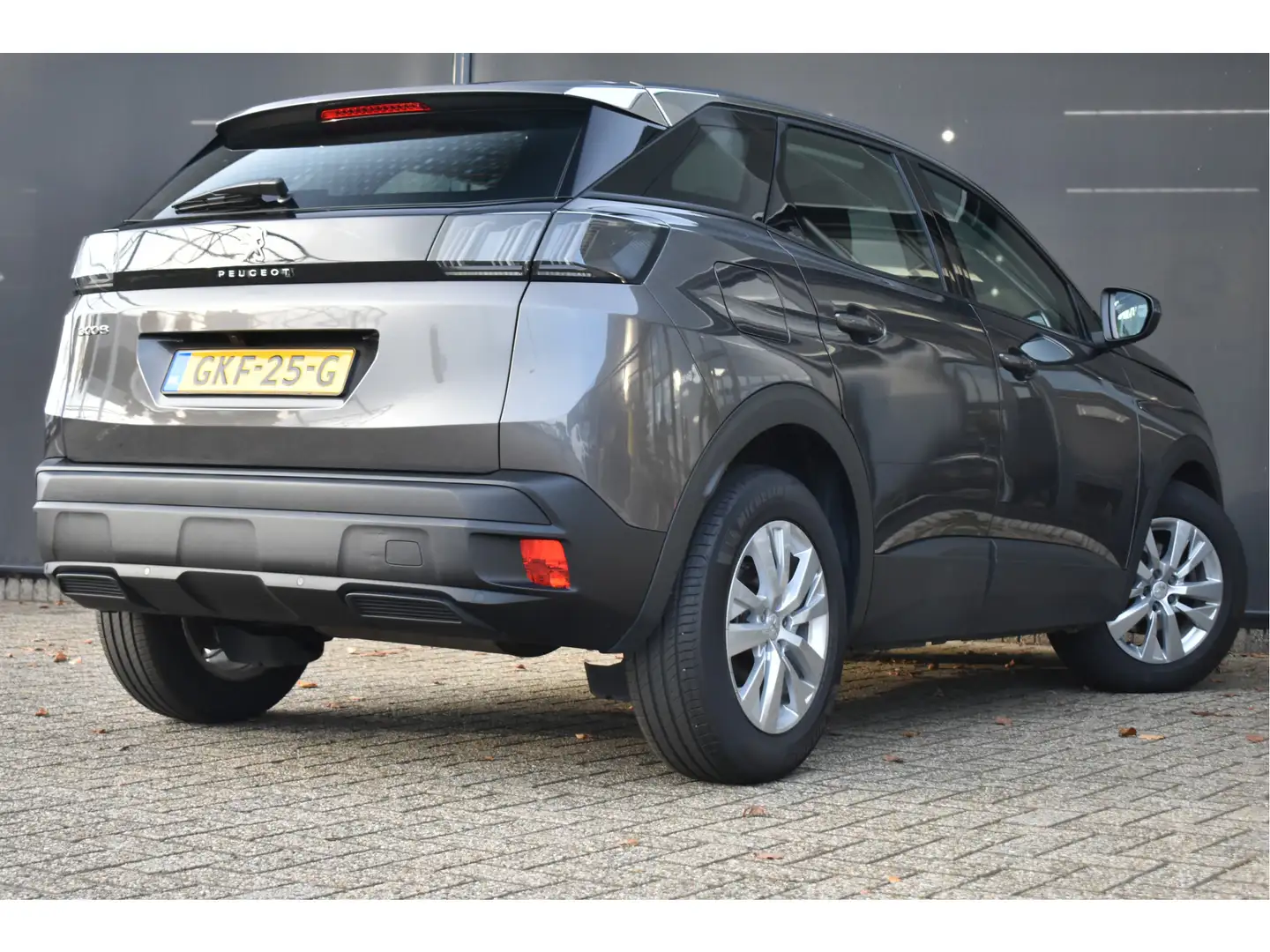 Peugeot 3008 1.2 PureTech Active 130pk | Navigatie by App | Ach Grijs - 2