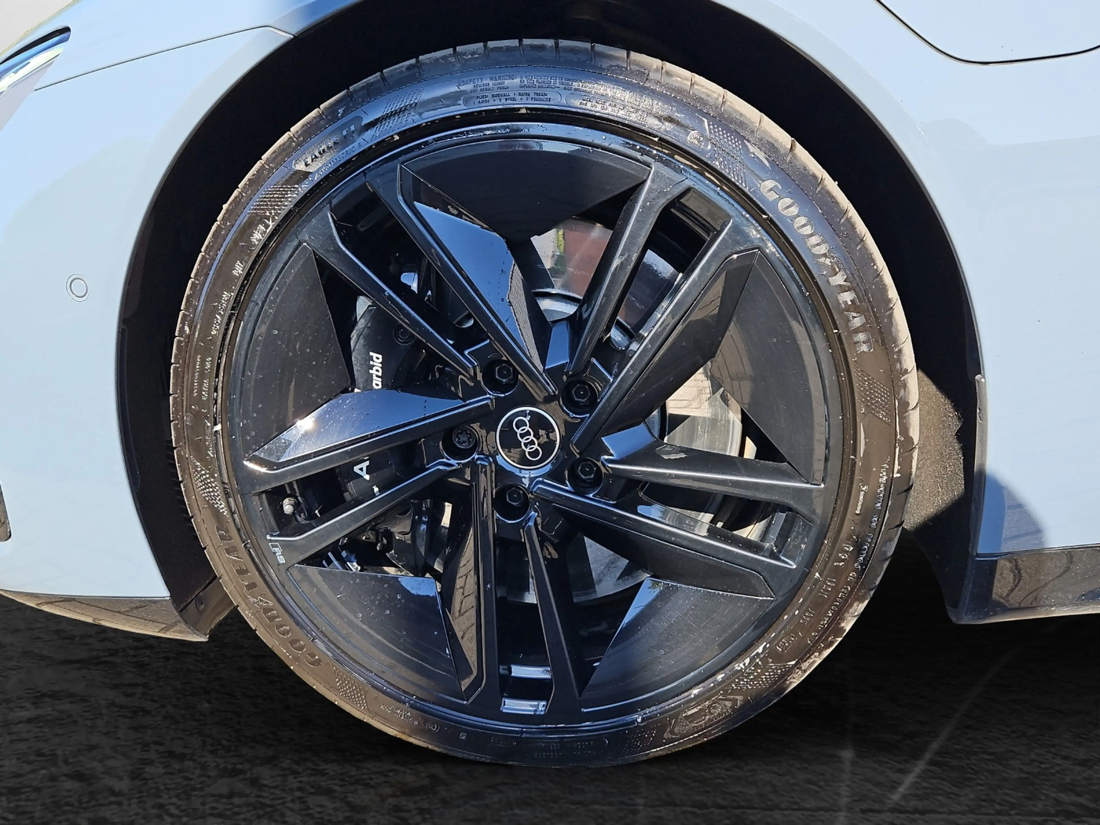 Audi RS e-tron GT quattro NaviPlus Matrix TopView GRa SHZ 21-Zoll — photo 5