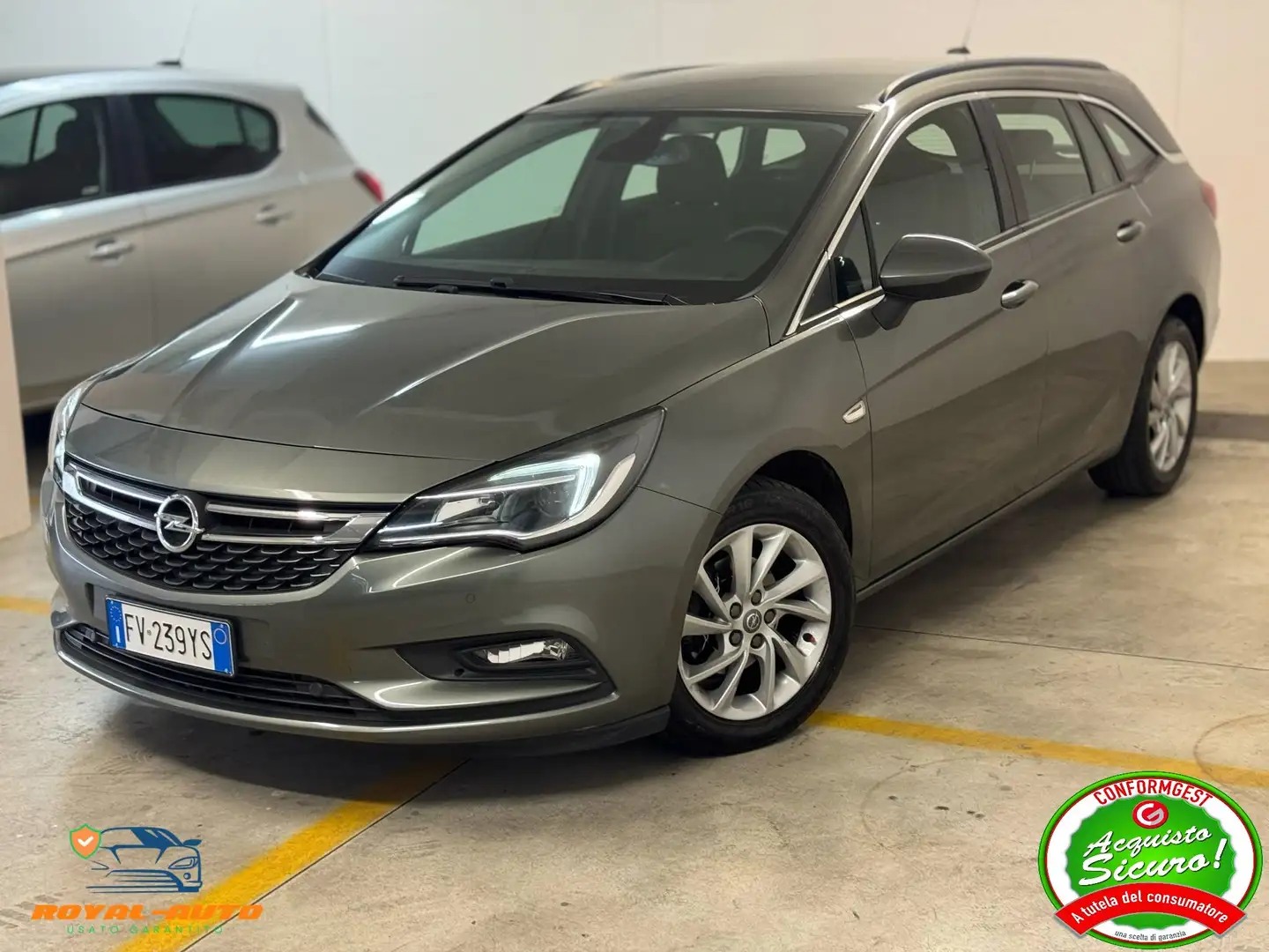Opel Astra Astra Sports Tourer 1.6 cdti Business s Grijs - 1