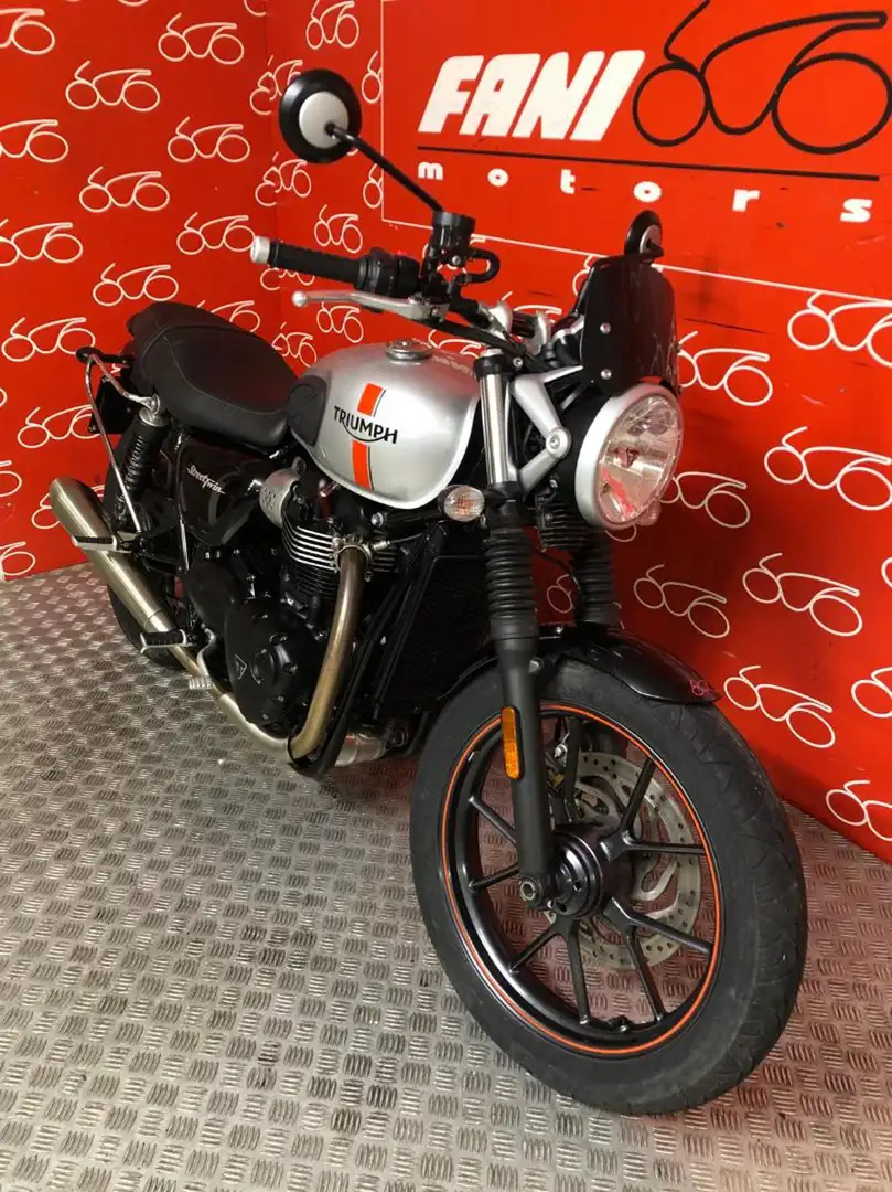Triumph Street Twin - Grigio - 2