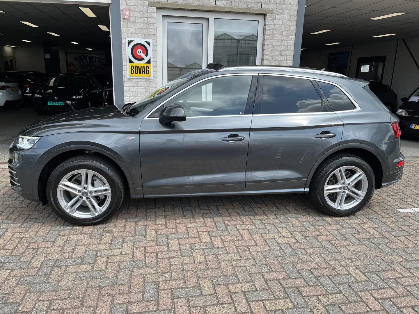 Audi Q5 2.0 TFSI quattro 2x S-Line / AUTOMAAT/ PANO/ 252 P Gris - 2