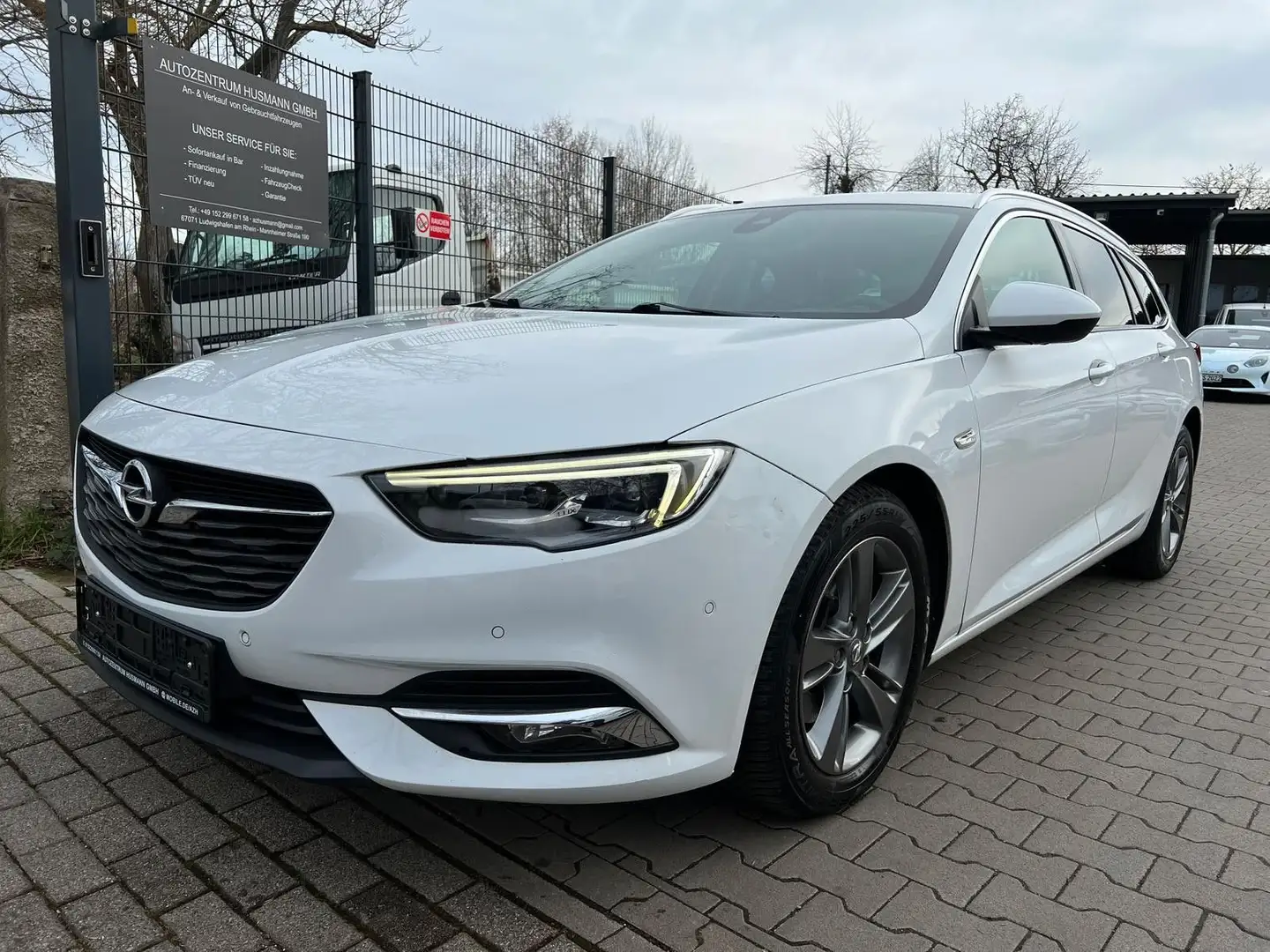 Opel Insignia INSIGNIA ST AUT. 2.0 CDTI NAVI *KAMERA* FULL-LED White - 1