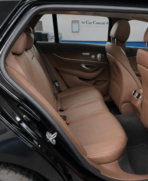 Mercedes-Benz E 400 4MATIC T AMG Styling Pano Airmatic Voll — photo 8