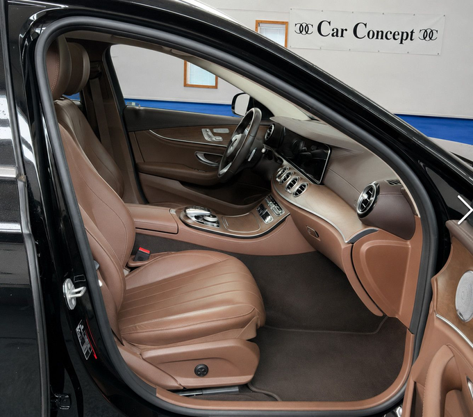 Mercedes-Benz E 400 4MATIC T AMG Styling Pano Airmatic Voll — photo 7