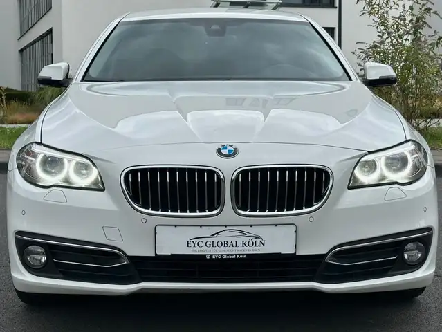 BMW 5 Series view 8