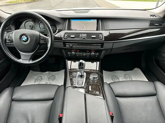 BMW 5 Series view 13
