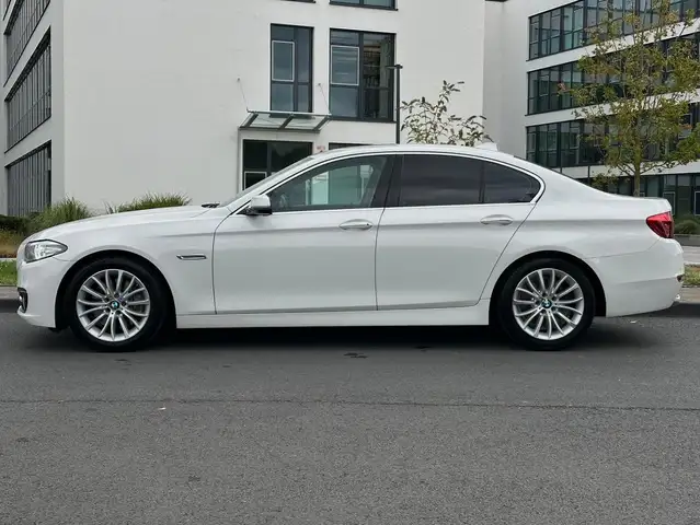 BMW 5 Series view 5