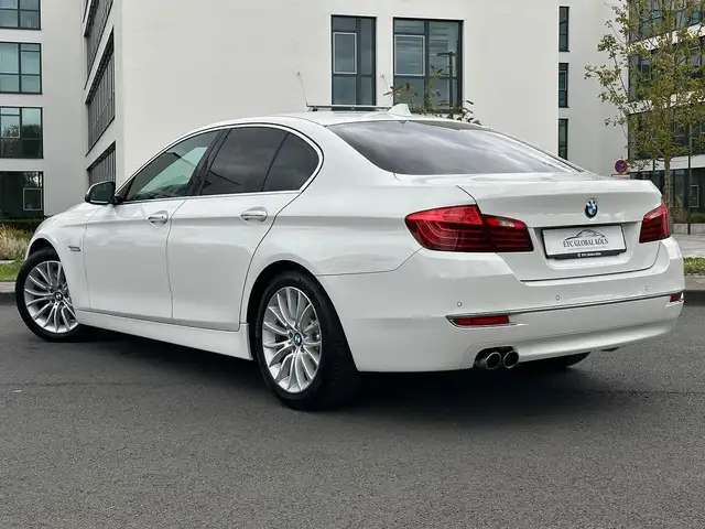 BMW 5 Series view 3