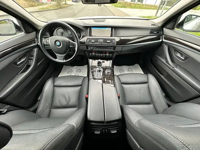 BMW 5 Series view 11