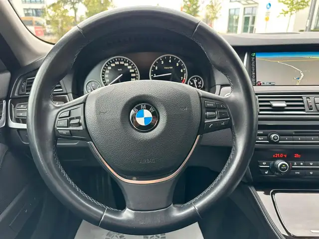 BMW 5 Series view 12