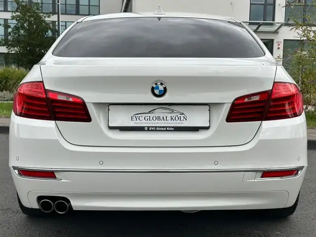 BMW 5 Series view 7