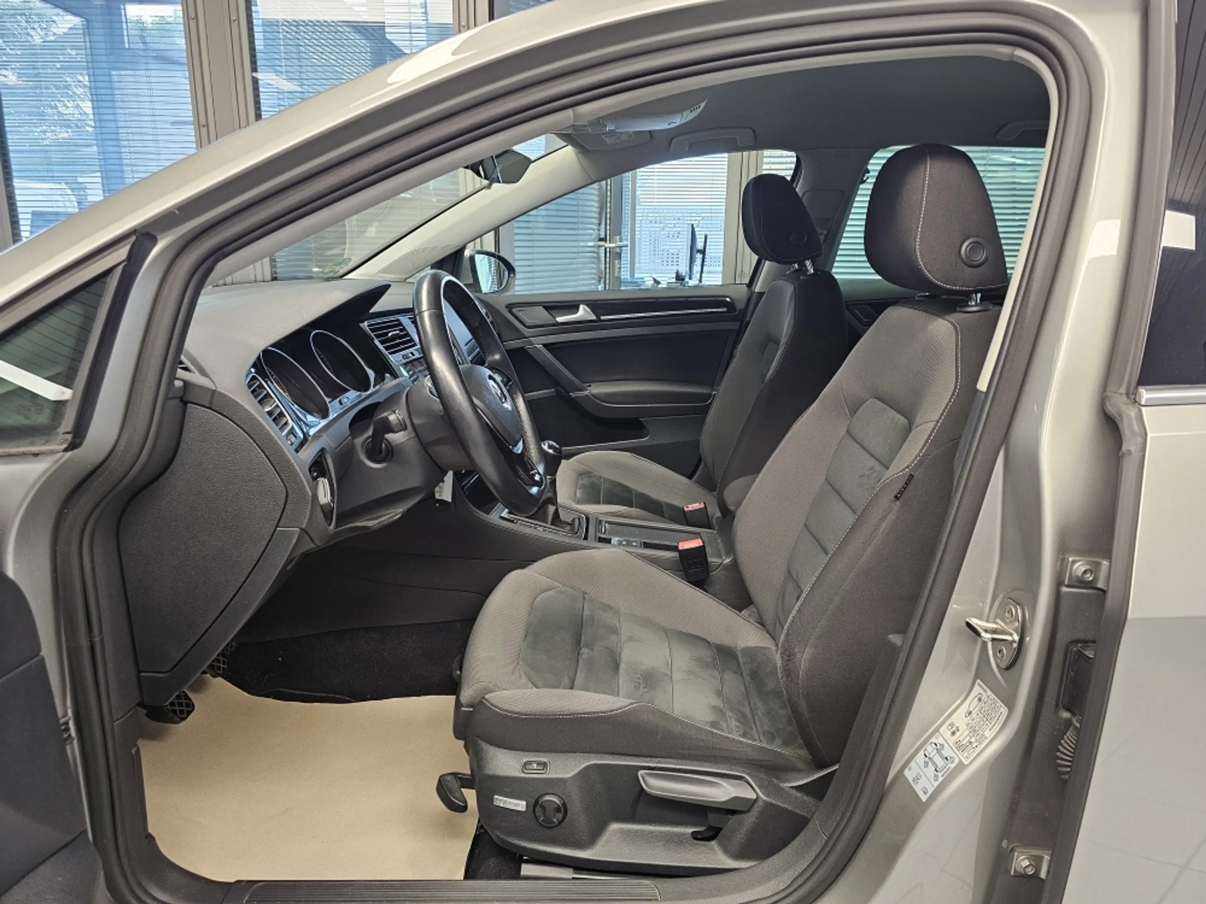 Volkswagen Golf Variant Highline PDC,Navi,Sitzheizung,LED — photo 23