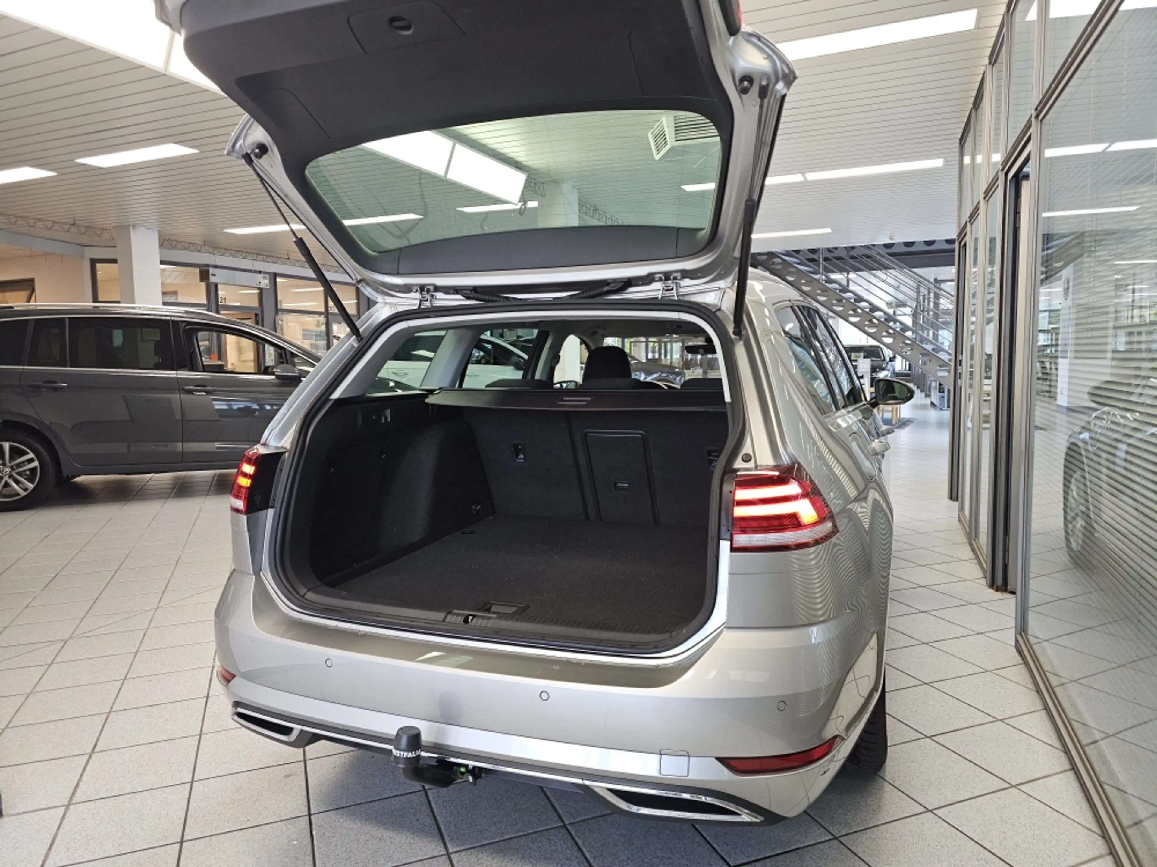 Volkswagen Golf Variant Highline PDC,Navi,Sitzheizung,LED — photo 3